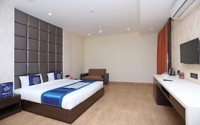 Super Capital O Niharika Guest House